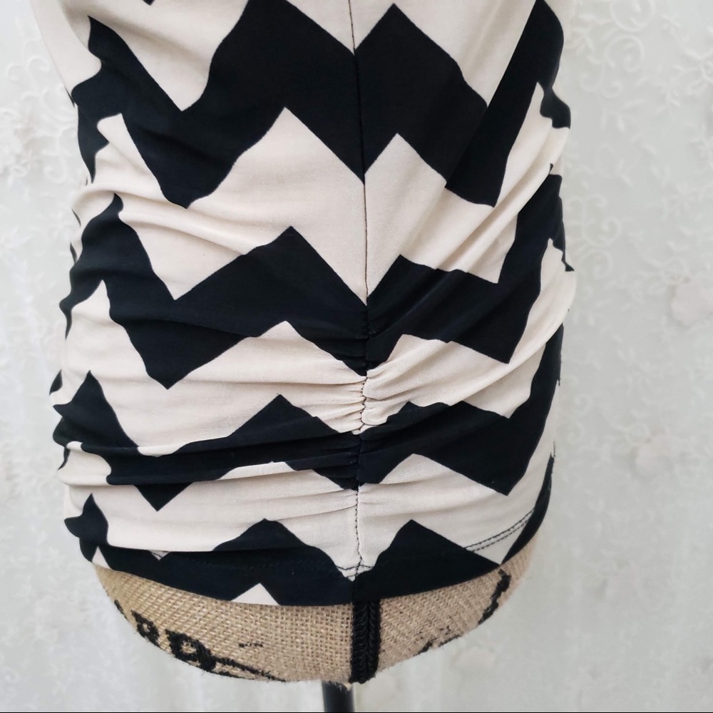 Ooh La La zig zag striped black and off white tee - Picture 5 of 7